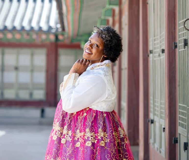 Seoul: Hanbok Photo Tour at Gyeongbokgung Palace - Why this hanbok photo tour works