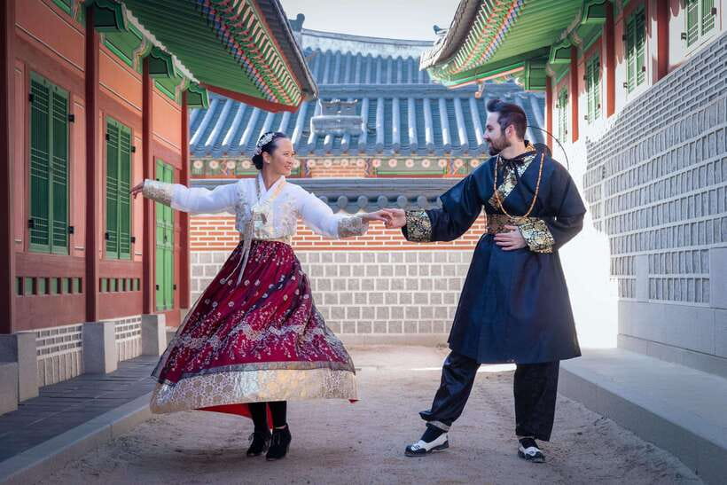 Seoul: Hanbok Photo Tour at Gyeongbokgung Palace - Hair styling before the palace