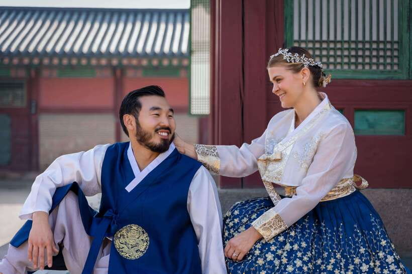 Seoul: Hanbok Photo Tour at Gyeongbokgung Palace - What you receive after the session