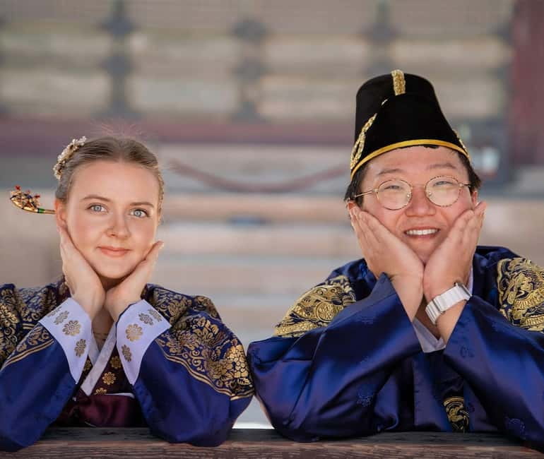 Seoul: Hanbok Photo Tour at Gyeongbokgung Palace - Keeping the hanbok on after the pictures