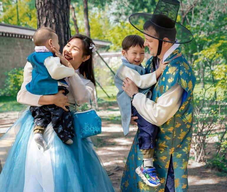 Seoul: Hanbok Photo Tour at Gyeongbokgung Palace - Is $311 good value for four people?