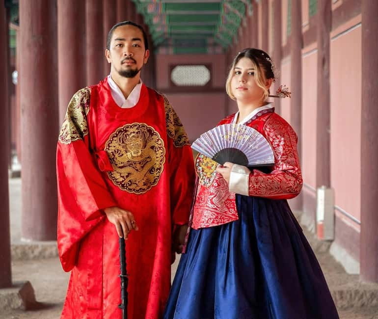 Seoul: Hanbok Photo Tour at Gyeongbokgung Palace - Meeting Daehan Hanbok near Gyeongbokgung Station