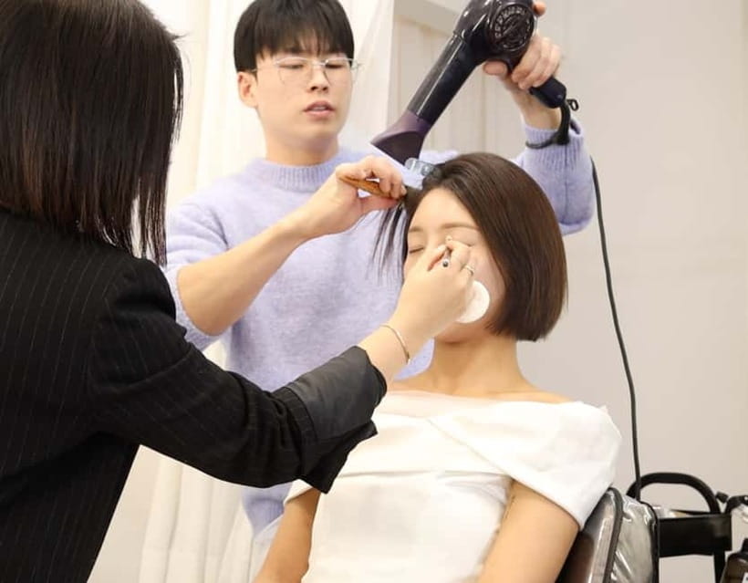 Seoul: K-Beauty Tour with Hair, Makeup, Photo Shoot - Should you book the Seoul K-beauty photo experience?