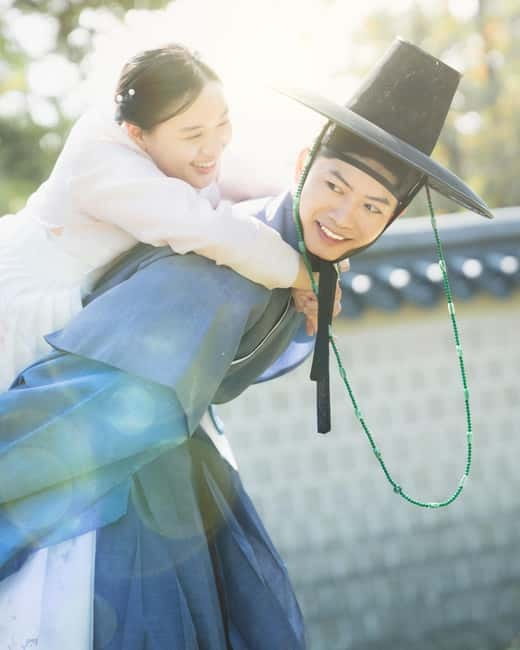 Seoul: Professional Hanbok Photography at Gyeongbok Palace - A Palace Portrait Session With Real Direction