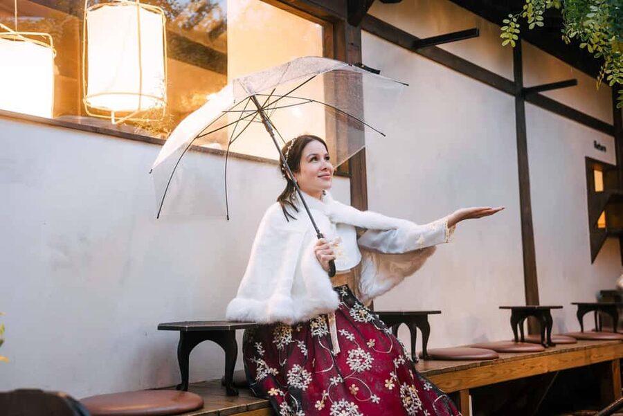 Seoul: Street Photoshoot and Hidden Gem History Walking Tour - How the photo session works