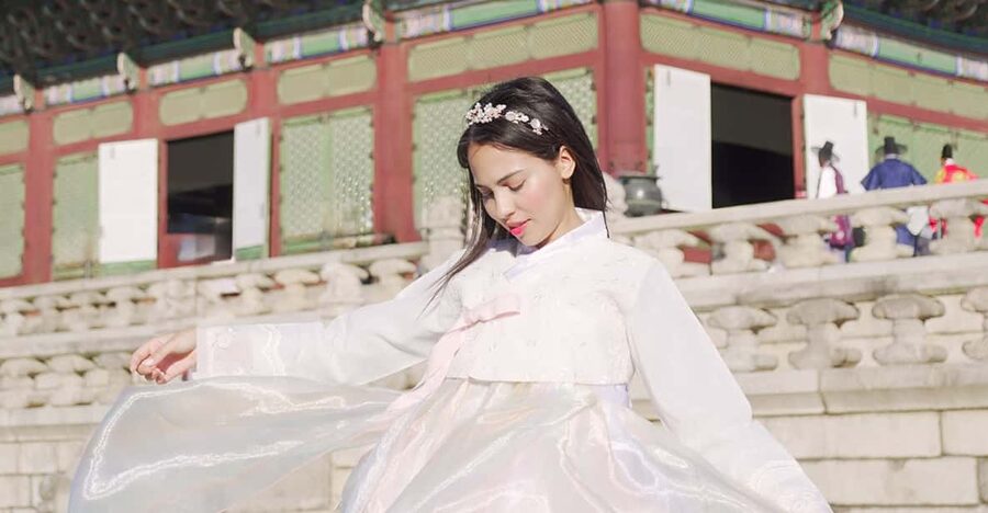 Seoul : Your Personal Photographer in Gyeongbokung - Meeting Imane at Exit 4