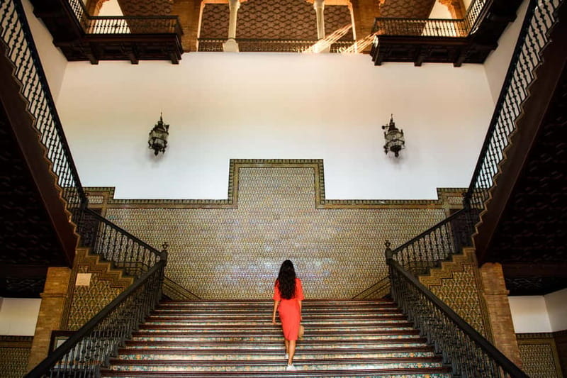 Seville: Personal Holiday Photoshoot - How the photographer helps you look natural