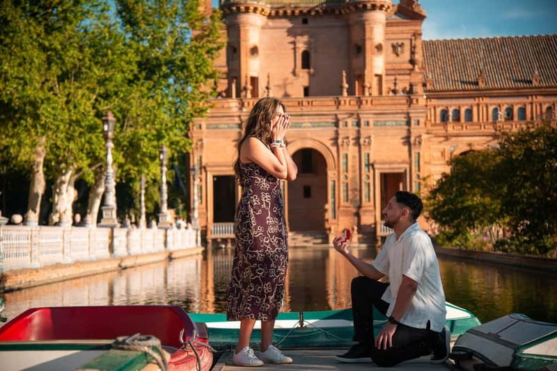Seville: Photo session for a special moment. - Planning the surprise without giving it away