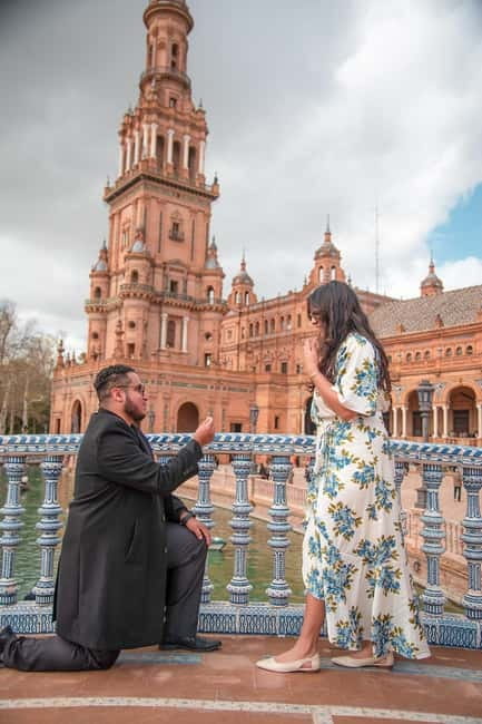 Seville: Photo session for a special moment. - Who should book this experience