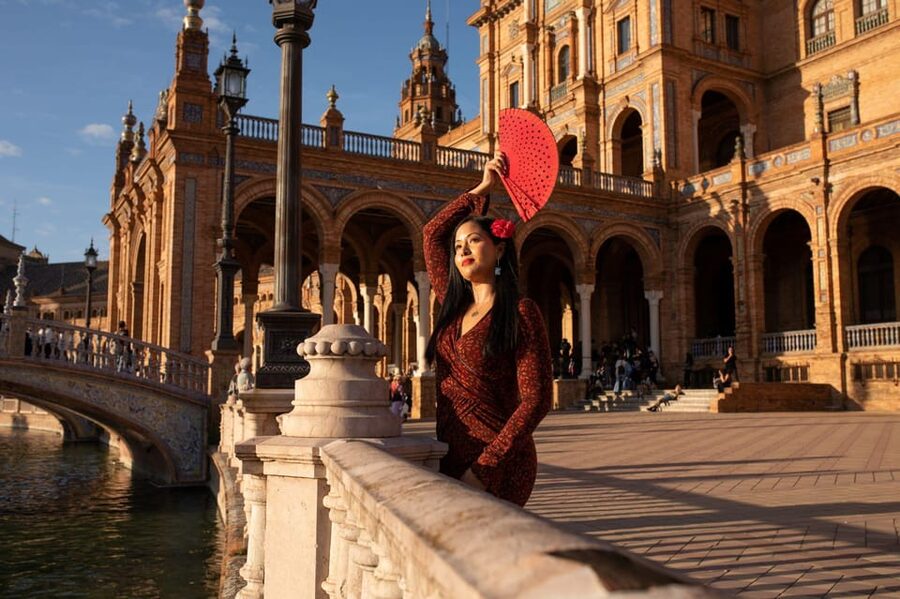 Seville: Professional Photoshoot at Plaza de España - Adding Parque de María Luisa