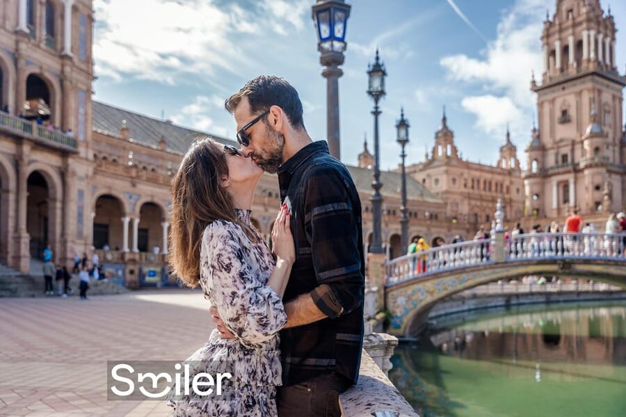 Seville: Professional Photoshoot at Plaza de España - What the VIP package adds