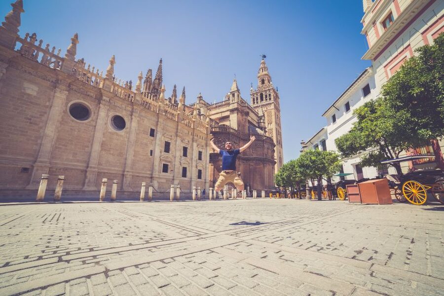 Seville: Professional photoshoot outside Cathedral & Giralda - Digital delivery within 48 hours