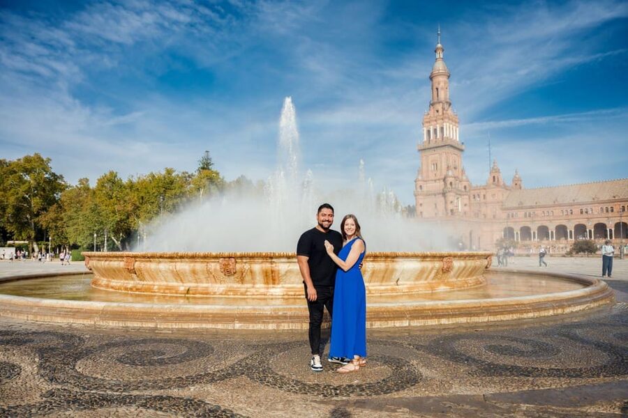 Seville: Romantic photoshoot for Couples - Rachele, Alberto, and the human side of the session