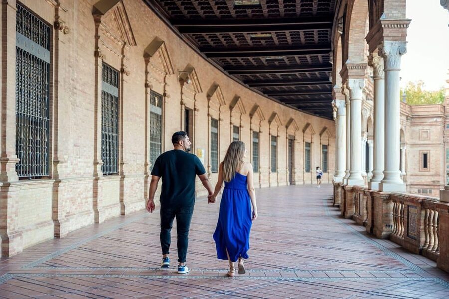Seville: Romantic photoshoot for Couples - Getting natural-looking photographs