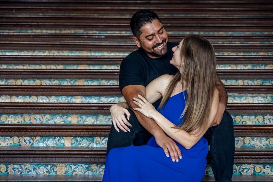 Seville: Romantic photoshoot for Couples - Who should book this experience?