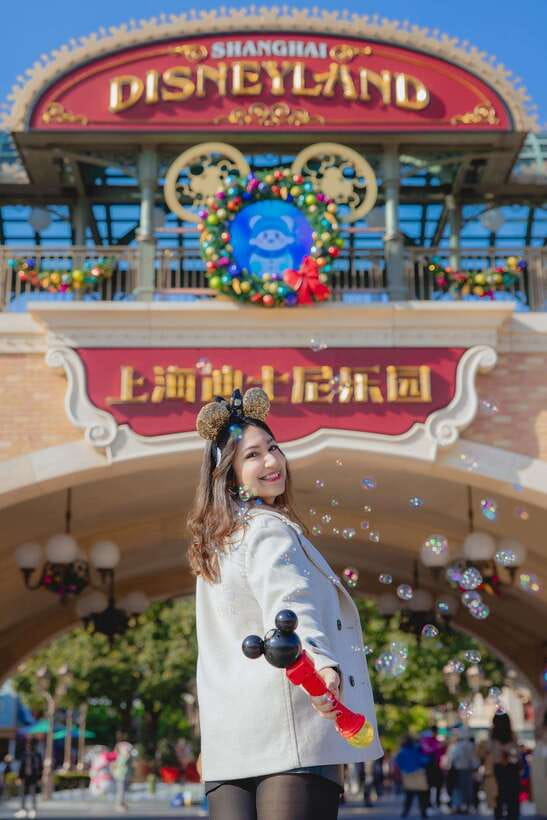 Shanghai Disneyland Photography Services - Communication, languages, and personal direction