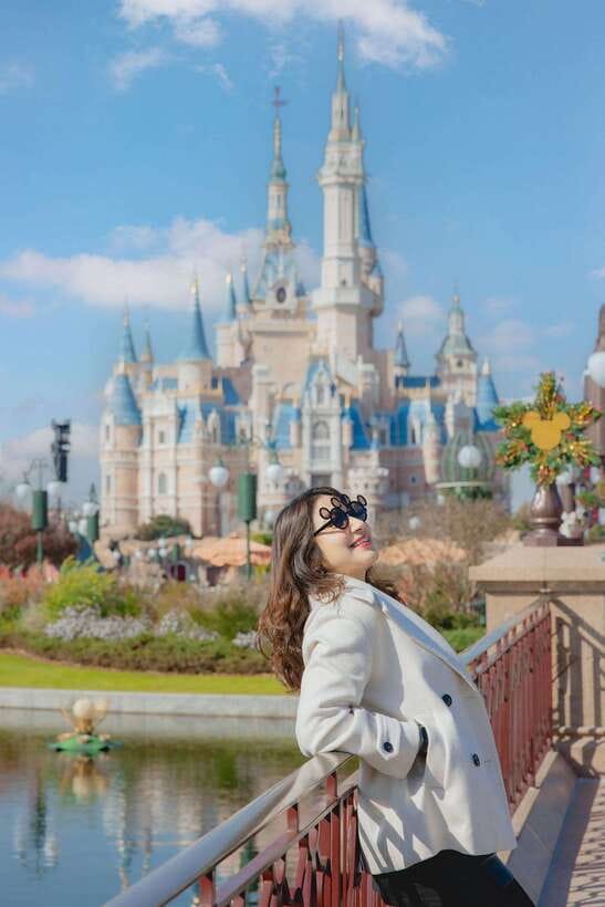 Shanghai Disneyland Photography Services - Is $35 a fair price?