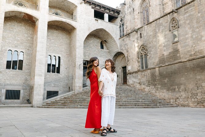 Shine in the Streets of Barcelona: cinematic & candid photos - Gothic Quarter streets: the candid part of the walk