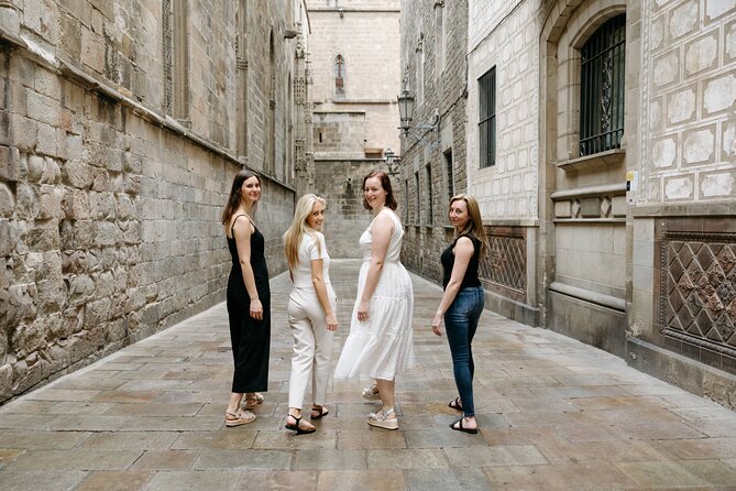 Shine in the Streets of Barcelona: cinematic & candid photos - Plaça del Rei: staircases and a strong final setting