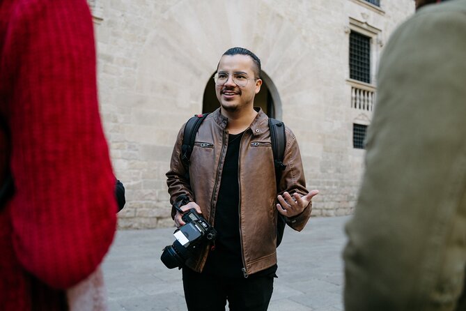 Shine in the Streets of Barcelona: cinematic & candid photos - What you receive after the session