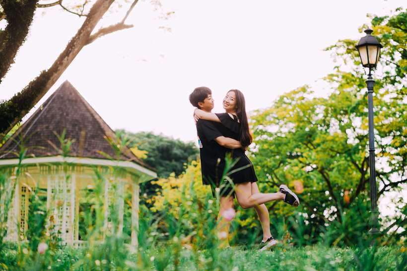Singapore: Botanical Gardens Entry & Photography Session - A relaxed approach to posing and candid photos