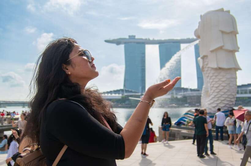 Singapore: Professional Photoshoot at Merlion Park - Starting at the Mini Merlion