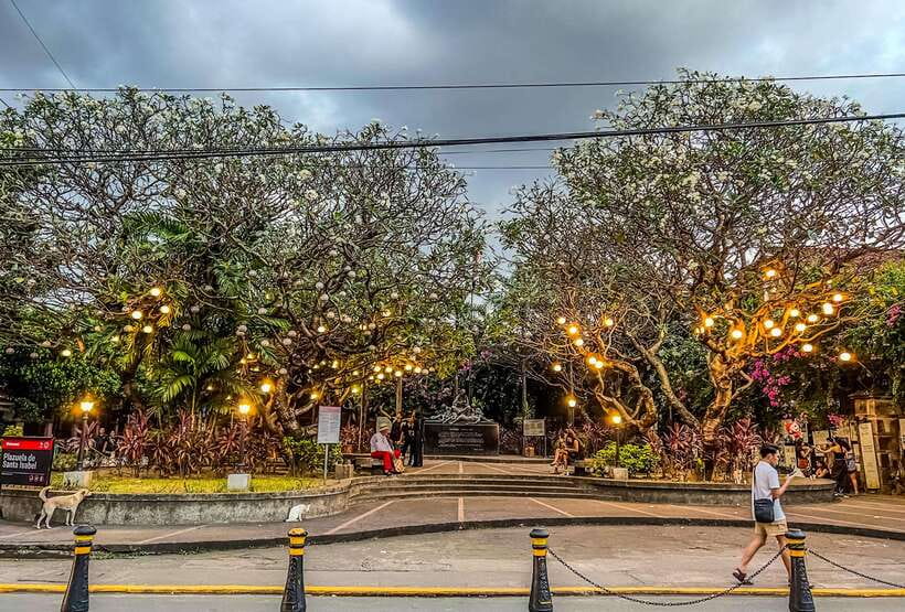Solo Traveler Friendly Manila Walk w/ Mobile Photography - Fort Santiago and the old walled city