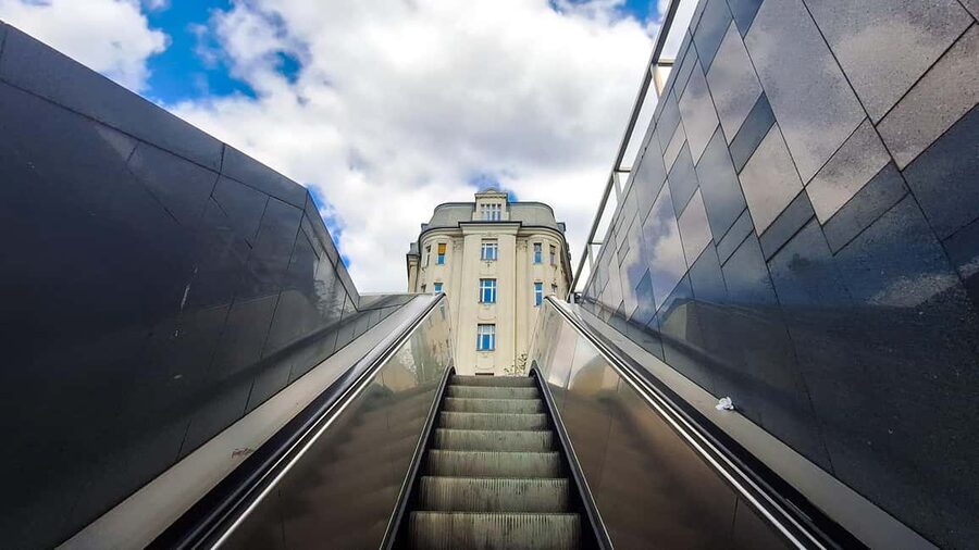 Street photography with your smartphone, tour of Budapest - Bikás Park: finishing with open space and portraits