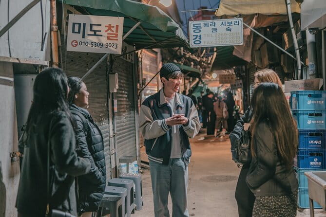 Street photoshoot and Seoul Hidden gem History Walking Tour - Cheonggyecheon brings water and evening light