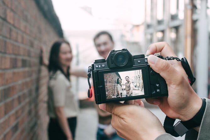 Street photoshoot and Seoul Hidden gem History Walking Tour - Ikseon-dong closes the walk with hanok lanes and cafés