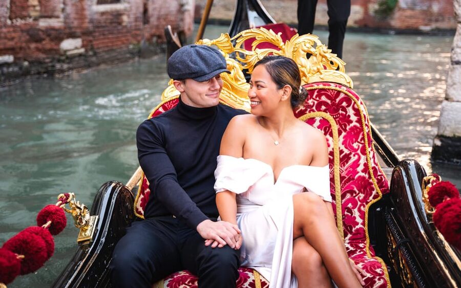 Stylish Photoshoots in Venice - Starting at Naranzaria near the Rialto Bridge