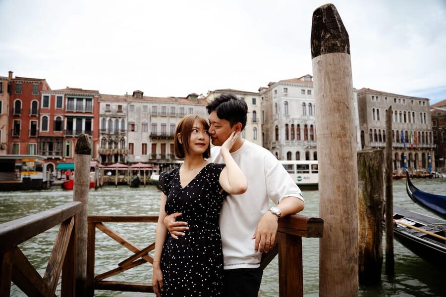 Stylish Photoshoots in Venice - How this compares with taking your own pictures