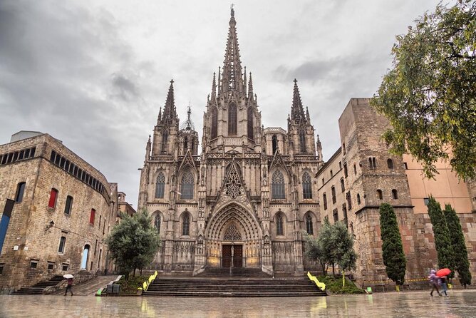 Sunny Barcelona Photoshoot - Key Points at a Glance