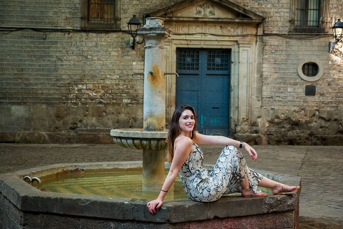 Sunny Barcelona Photoshoot - Arc de Triomf and the Finish