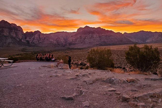 Sunset Hike and Photography Tour near Red Rock with Optional 7 Magic Mountains - Who should book this sunset outing?
