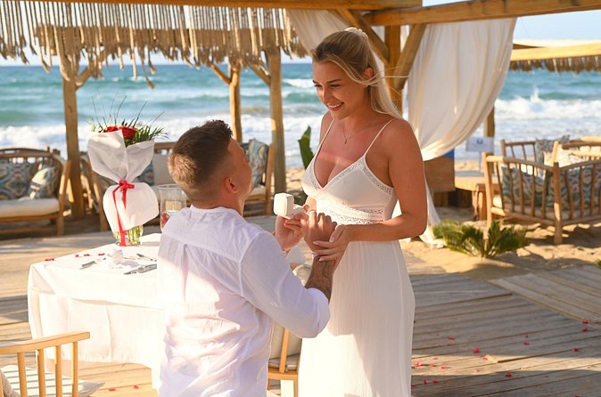 Surprise Engagement Photoshoot in Hersonissos - Weather, cancellation, and practical limits