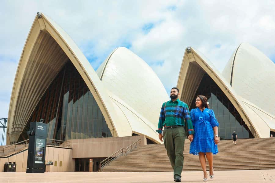 Sydney: Private Photoshoot outside the Opera House - The photos you receive within 48 hours