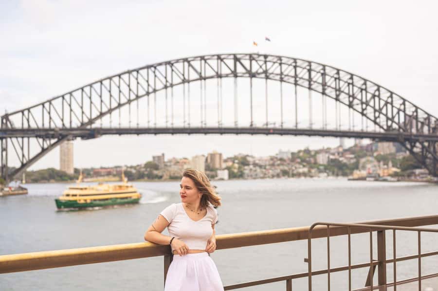 Sydney: Private Photoshoot outside the Opera House - Is $106 good value for your group?