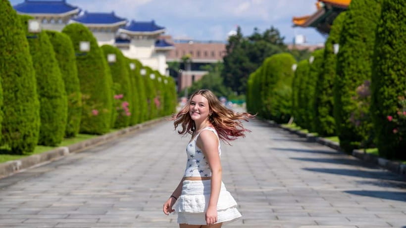 Taiwan Taipei: Quick Photoshoot with Taiwan Photographer - Taipei 101 by day or after dark