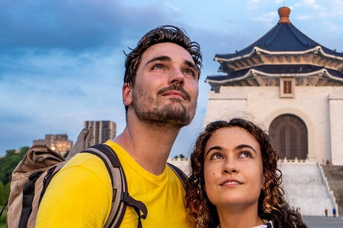 Taiwan Taipei: VIP Photoshoot with Taiwan Photographer - A private photo session instead of another selfie
