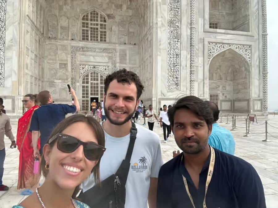 Taj Mahal Professional Photography or Guide Sunrise Tour - Traditional Dress for a Stronger Photo