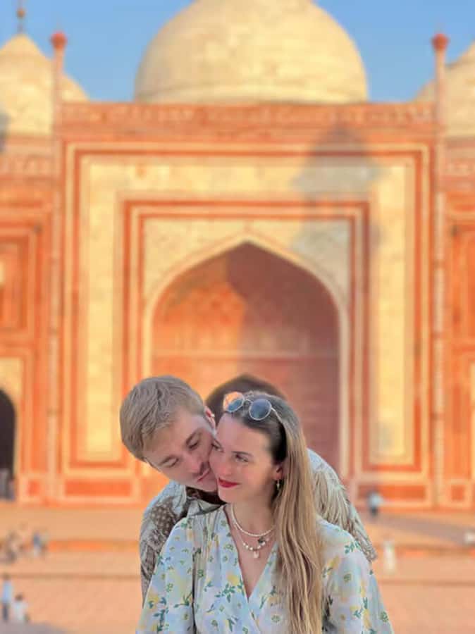 Taj Mahal Professional Photography or Guide Sunrise Tour - Meeting the Professional Photographer