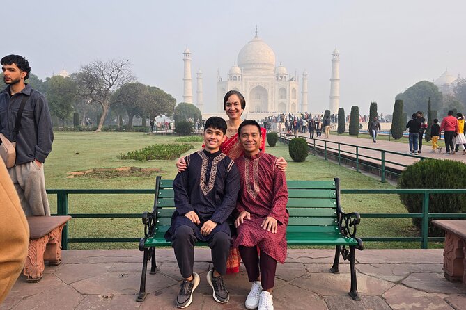 Taj Mahal Tour With Professional Photographer With Rental Saree - Lunch and receiving your photographs