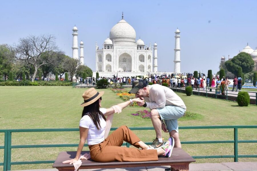 Taj Mahal with Professional Photoshoot - Starting at your Agra hotel