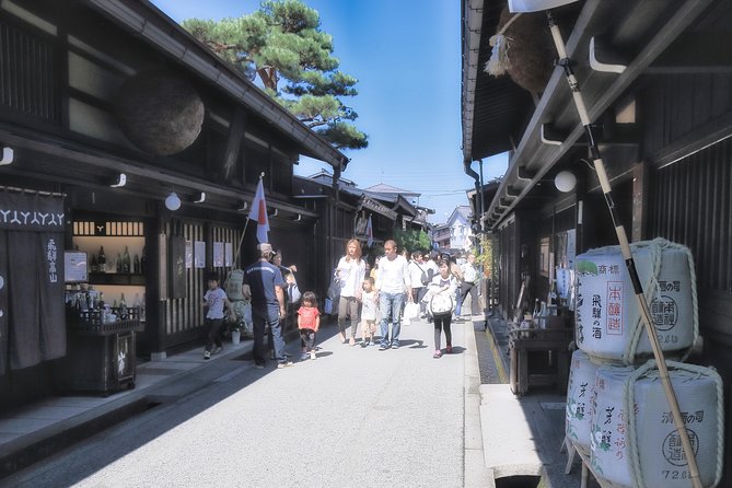 Takayama and Shirakawago/Photoshoot by professional photographer - Why this photo tour works better than a standard day trip