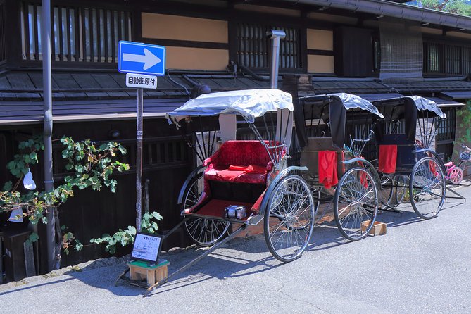 Takayama and Shirakawago/Photoshoot by professional photographer - Takayama’s Sannomachi streets