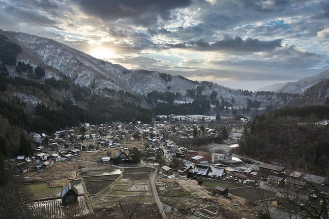 Takayama and Shirakawago/Photoshoot by professional photographer - Shirakawago and its gassho-zukuri houses