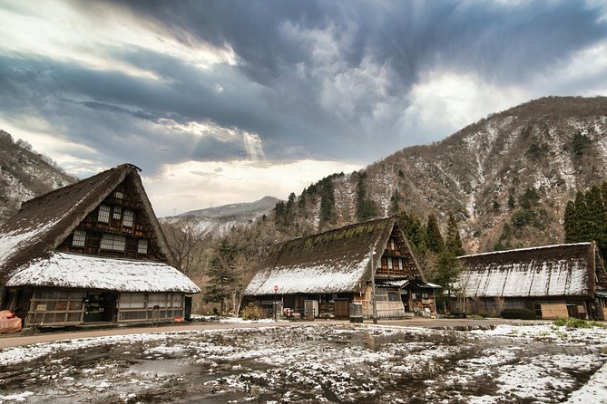 Takayama and Shirakawago/Photoshoot by professional photographer - Starting from Kanazawa at 8:30 am