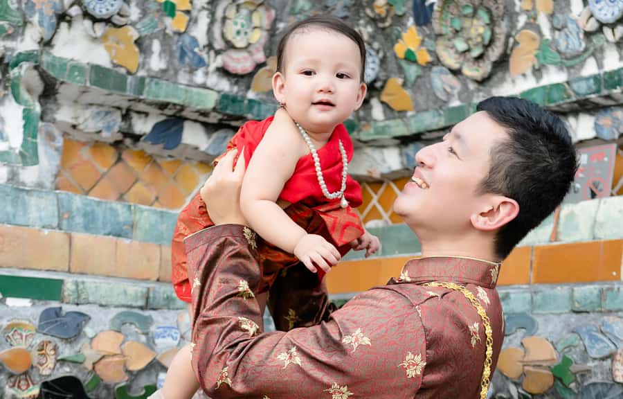 Thai Costume Photographer at Wat Arun/Pho in Bangkok - Who will enjoy this most