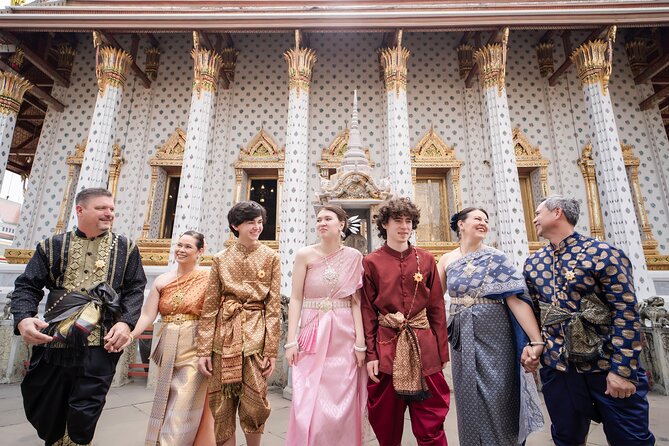 Thai Costume Photography at Wat Arun/Pho Temple: Bangkok - A Thai portrait session with two famous temple settings